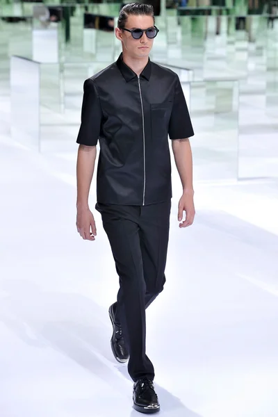 Look 15